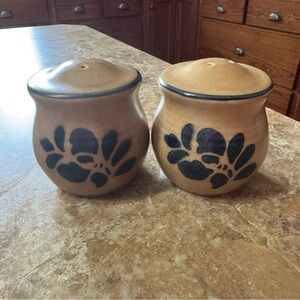 Vintage Pfaltzgraff Salt & Pepper Shakers Set, Folk Art, Blue Stoneware